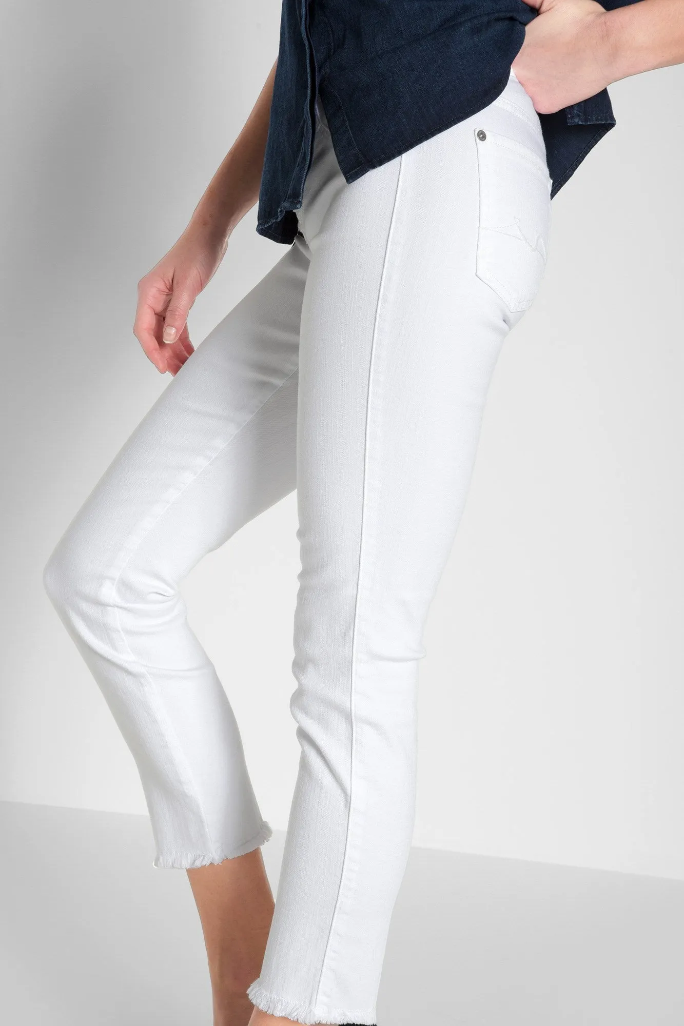 7 For All Mankind - Roxanne Ankle w/ Raw Hem in White Fashion