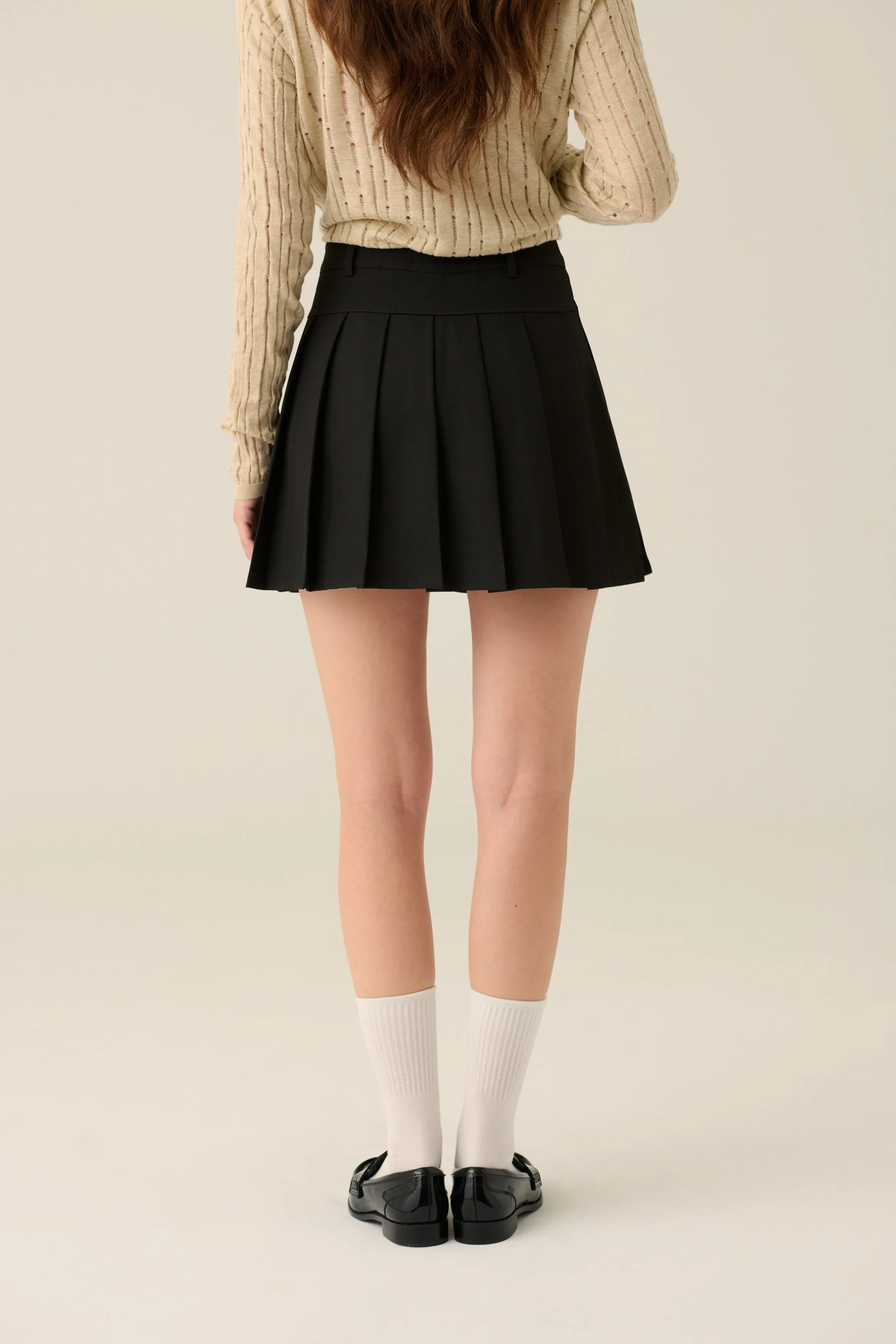 Girlie styel pleated skirt in black