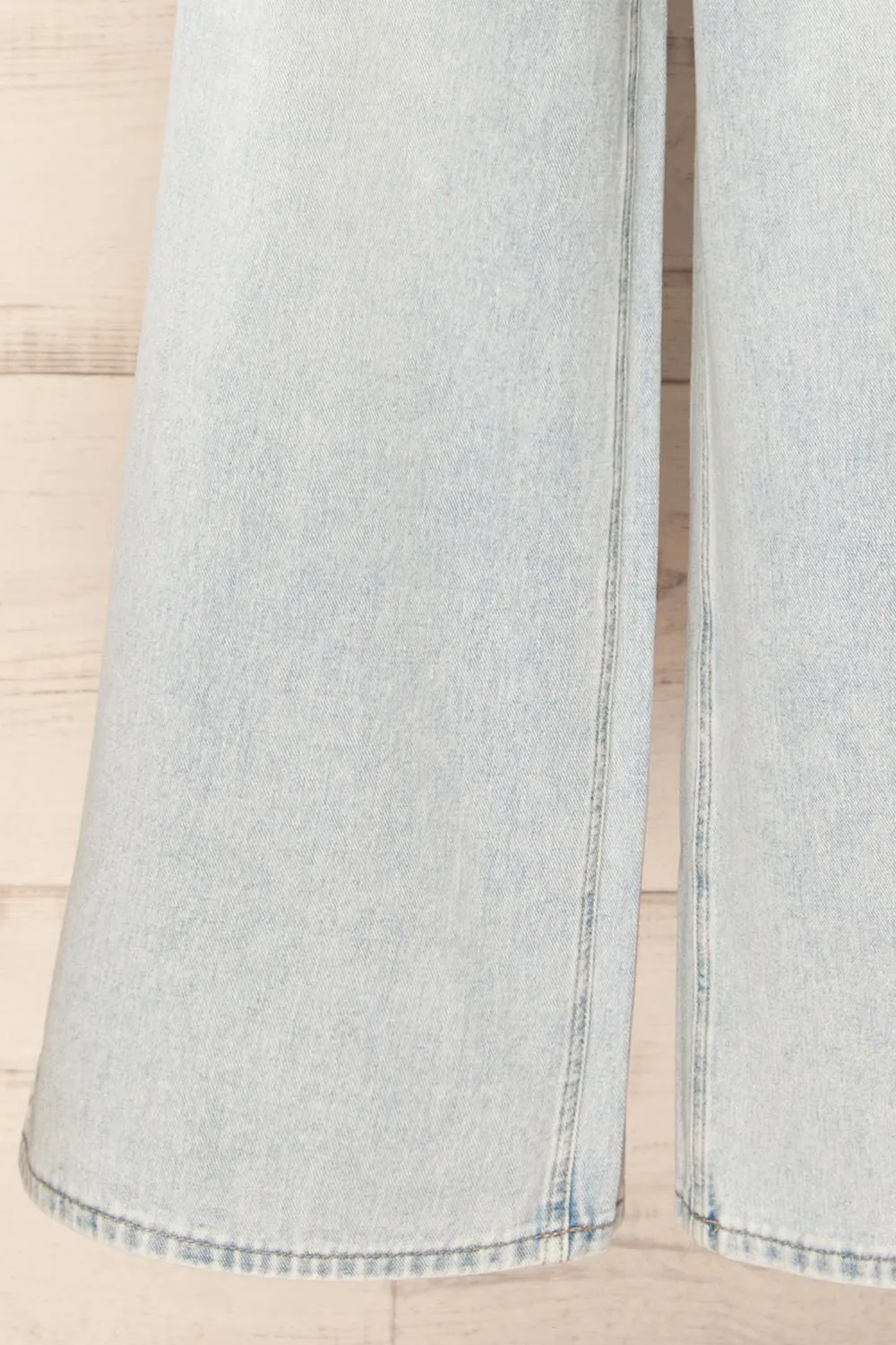 Jeju | Light-Blue Wide-Leg Jeans