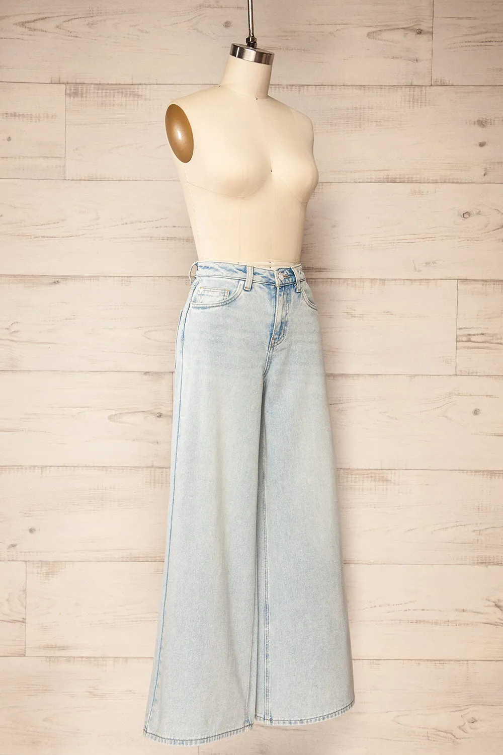 Jeju | Light-Blue Wide-Leg Jeans