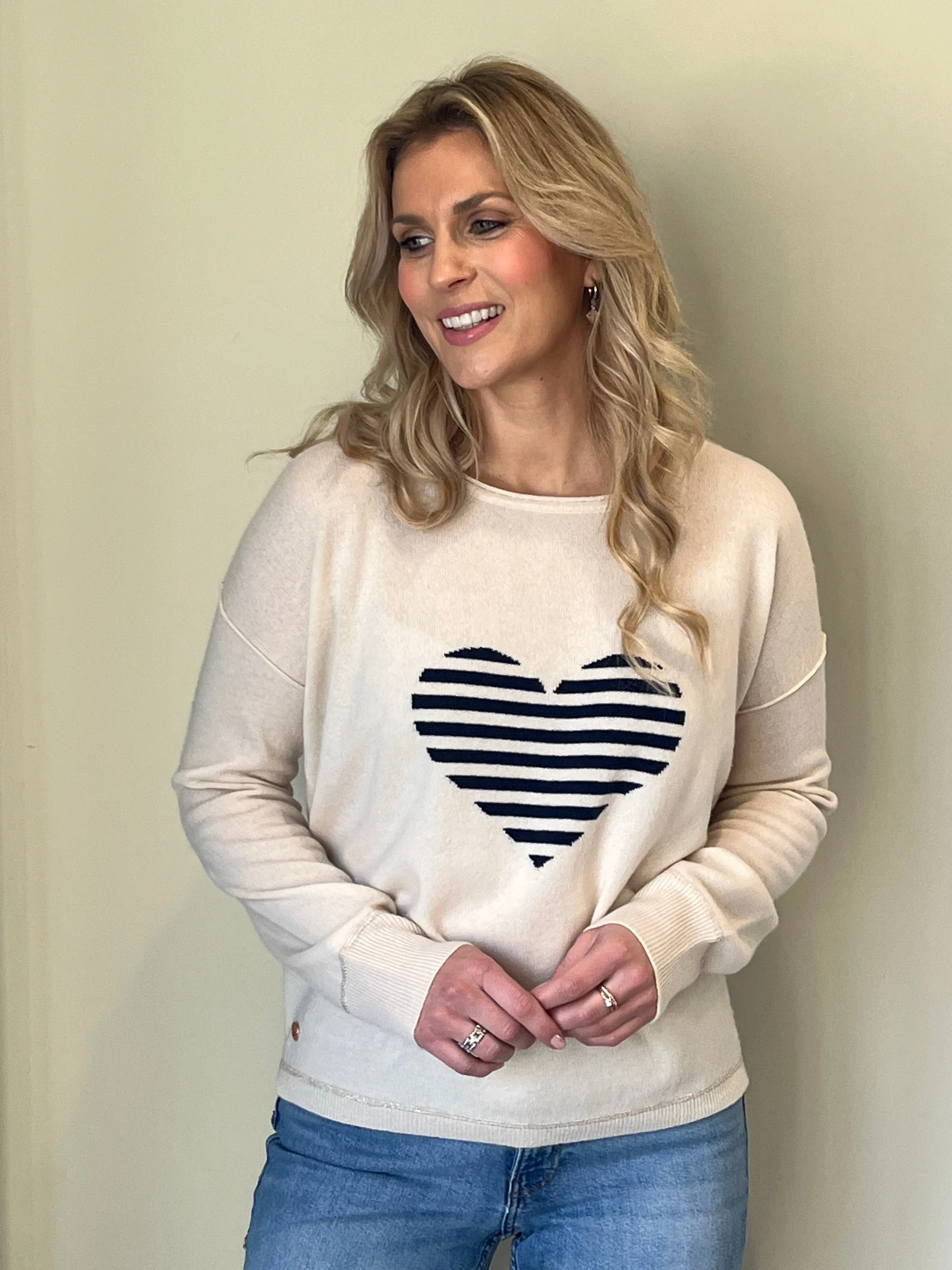 Relaxed crew neck sweater with intarsia heart