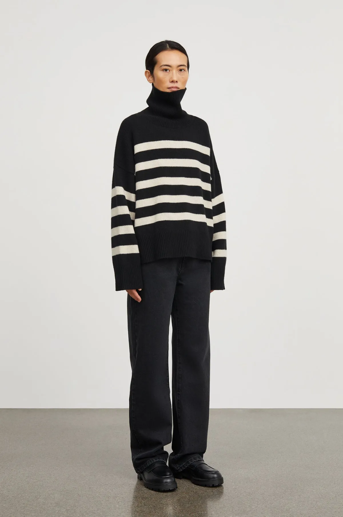 Silene T-Neck Black/Sand Stripe