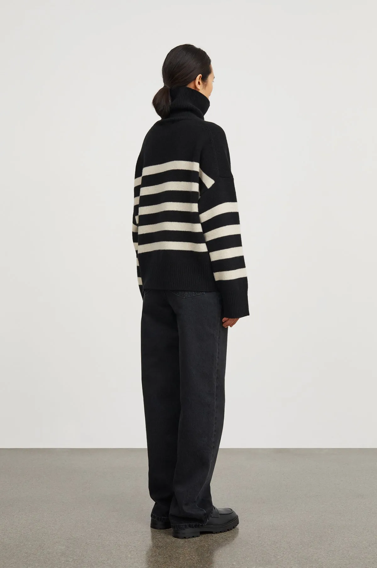 Silene T-Neck Black/Sand Stripe