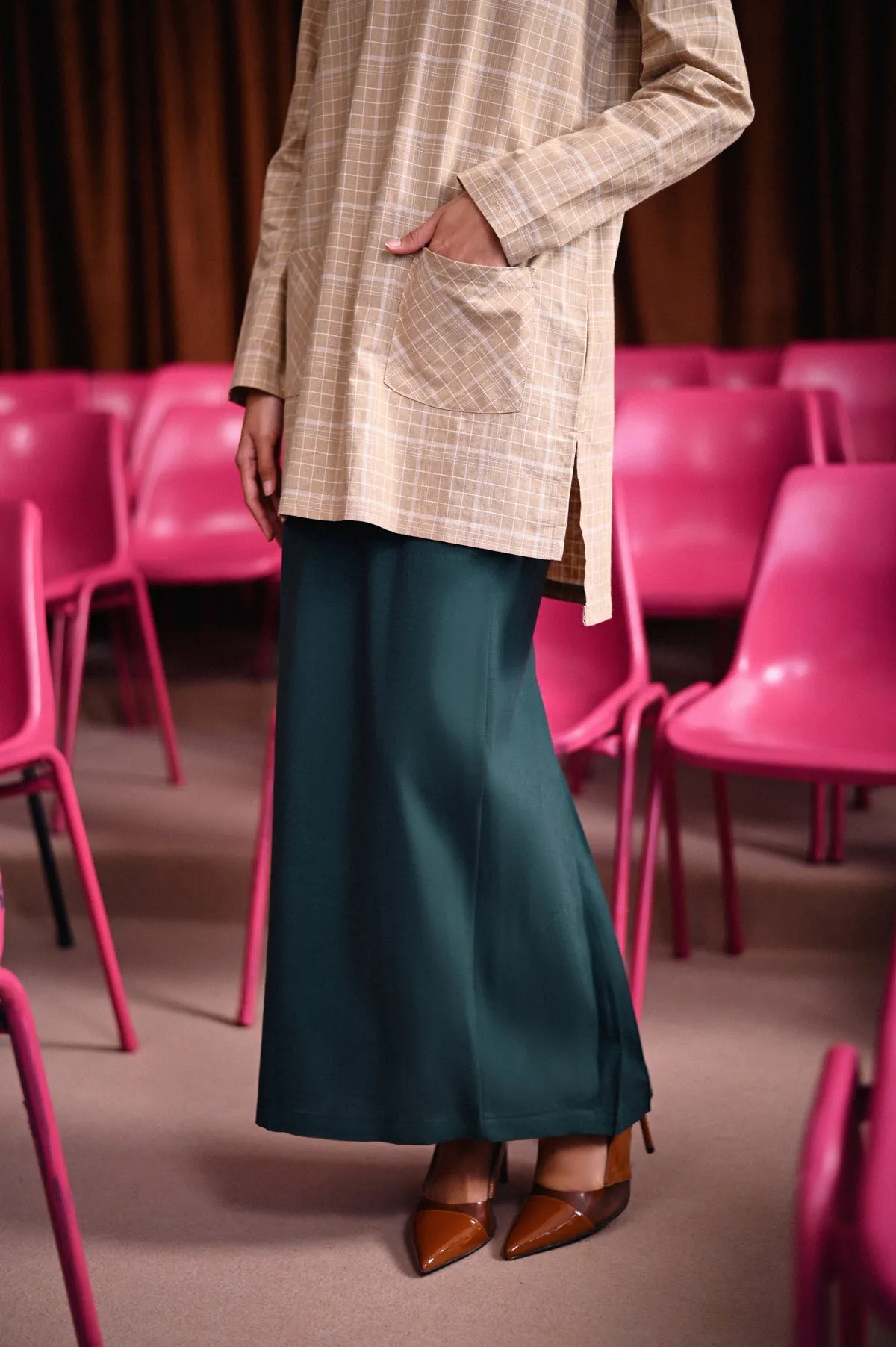 The Dulu Kita Women Fan Pleats Skirt - Emerald Green