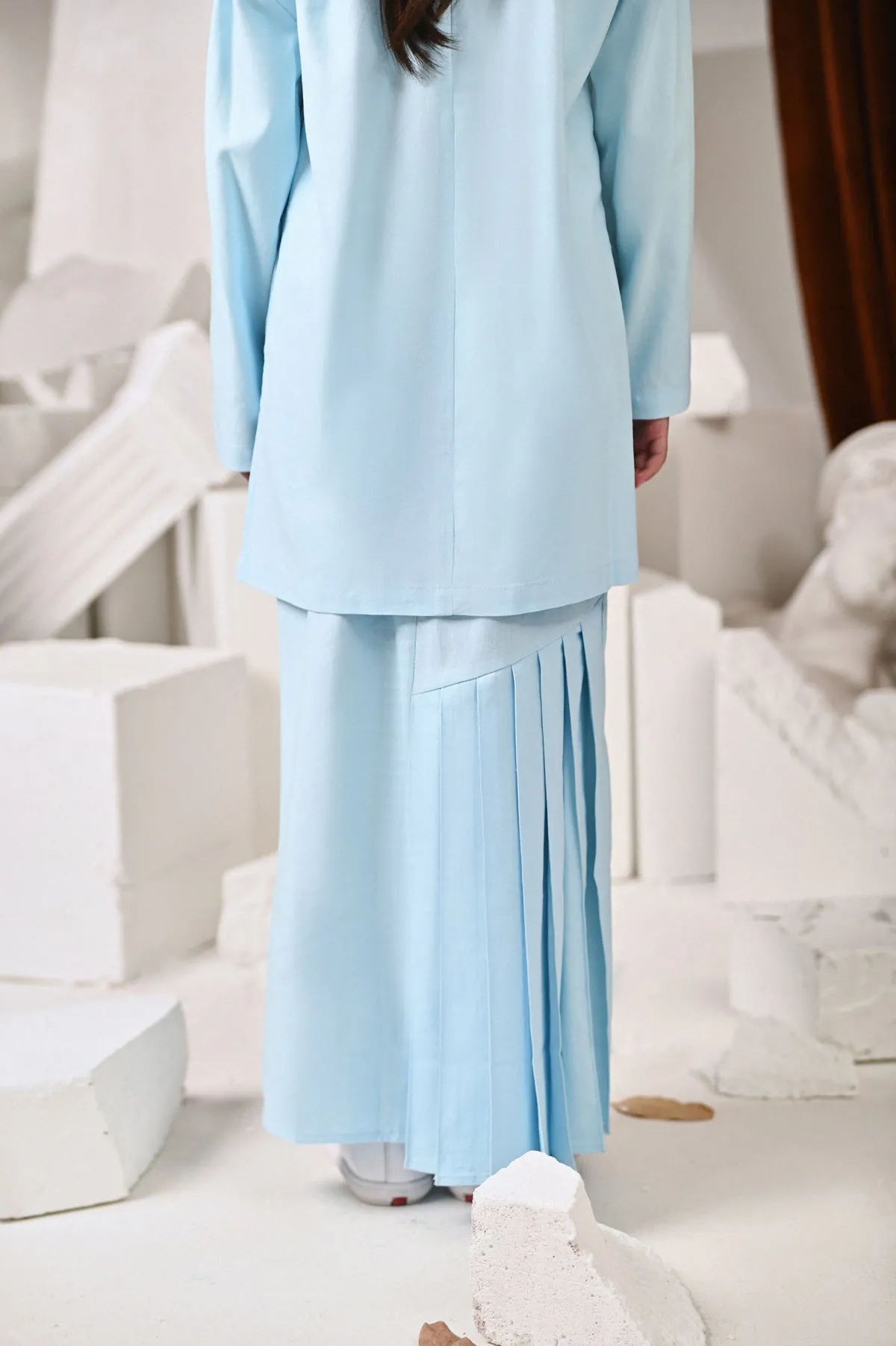 The Kita Menang Back Pleats Skirt - Light Blue