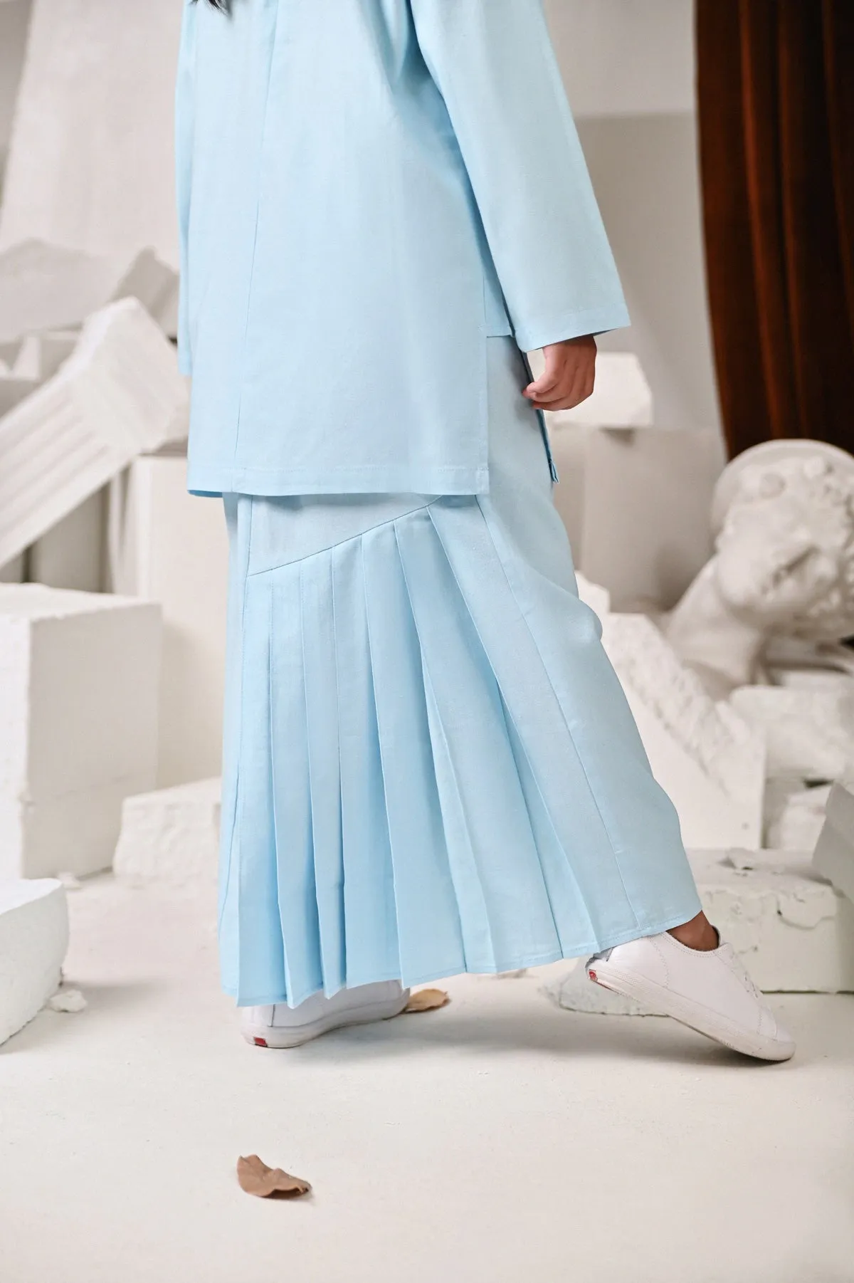 The Kita Menang Back Pleats Skirt - Light Blue